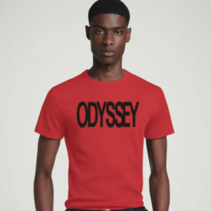 Modelo masculino vistiendo la Main Red Tee de frente.